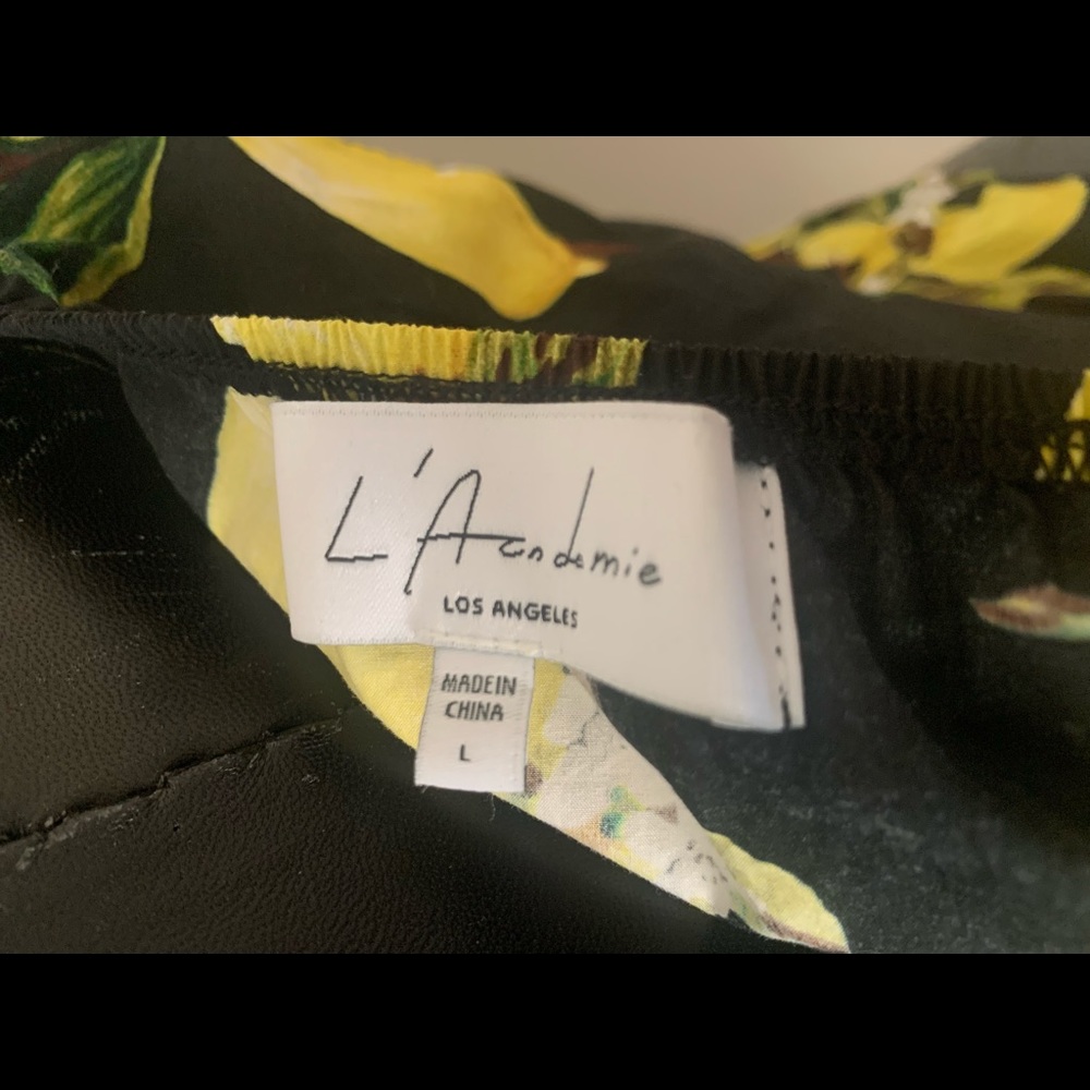 L’Academie Marigold crop top in black lemon. - Picture 5 of 6